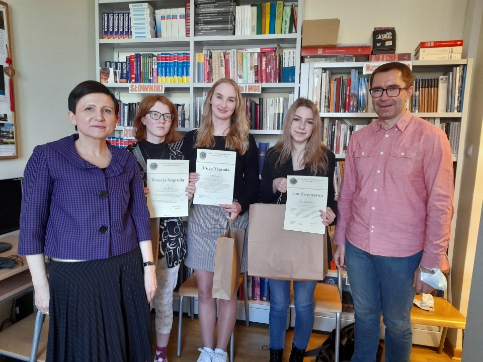 Laureaci Międzyszkolnego Konkursu Czytelniczo-Literackiego - wręczenie nagród