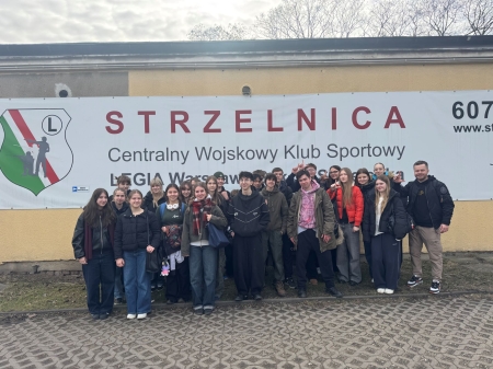 EDB w praktyce, czyli zajęcia klas pierwszych na strzelnicy